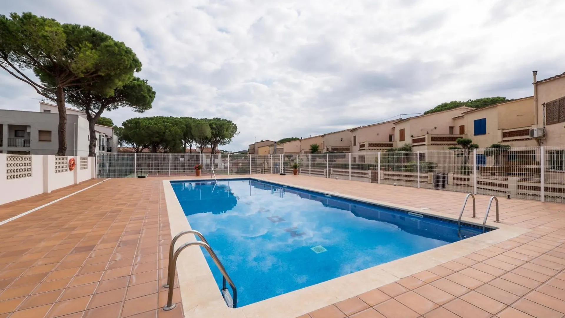 Apartment With Community Pool For 4 People - Riells Area L'Escala Spain